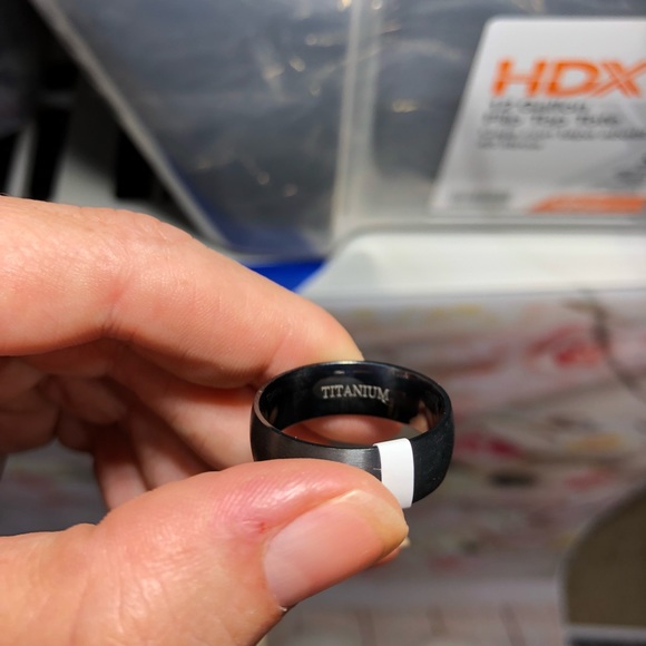 ⚠️ 1 LEFT! Men’s Black brushed titanium ring - Picture 6 of 8
